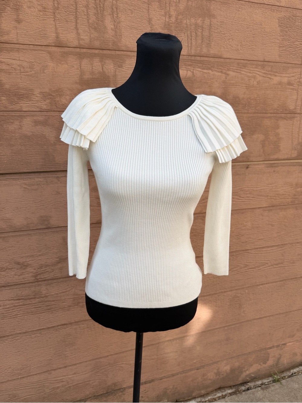 Karen Miller ribbed top with pleated frill on sleeves